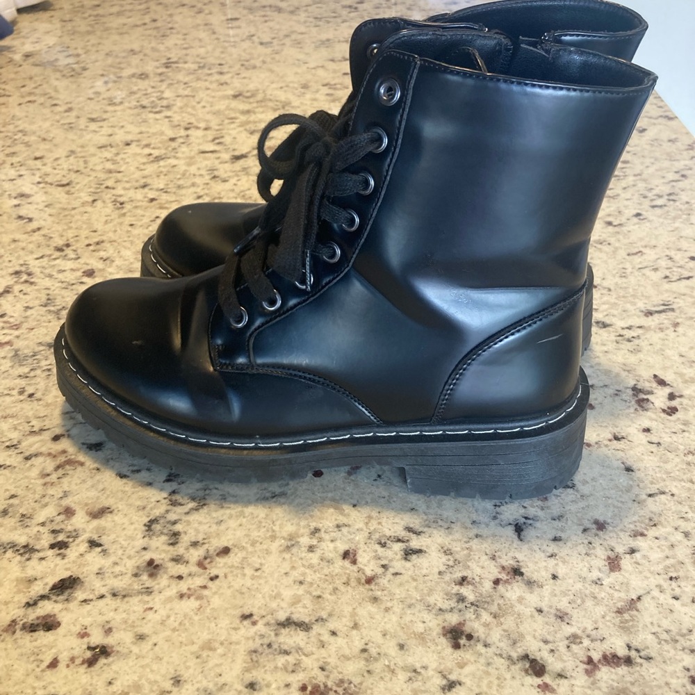 Combat boots